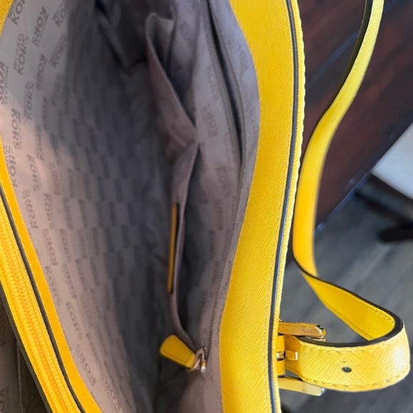 Michael Kors Jet Set Large Leather Pocket Tote Bag - Picture 3 of 12